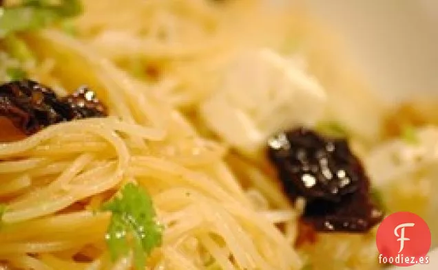 Cabello de Ángel con Queso Feta y Tomates Secados al Sol