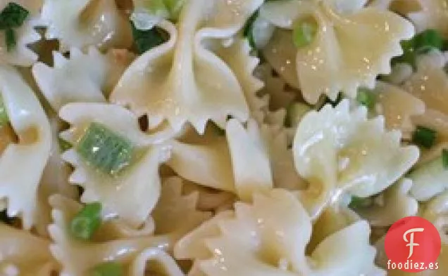 Ensalada de Pasta con Ajo y Cebolla Verde