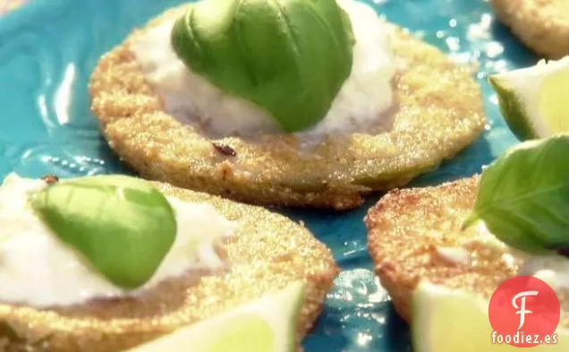 Tomates Verdes Fritos con Burrata, Comino y Albahaca