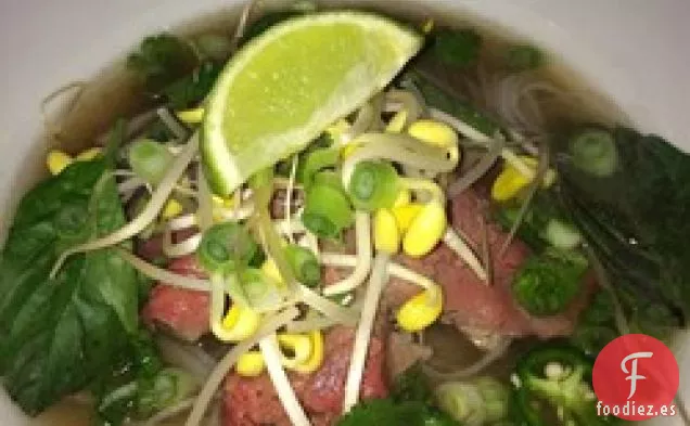 Pho de Carne Vietnamita