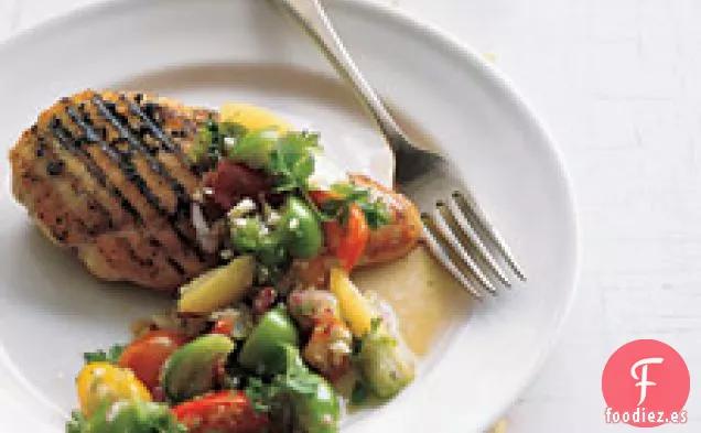 Pollo A La Parrilla Con Salsa De Tomate y Tomate