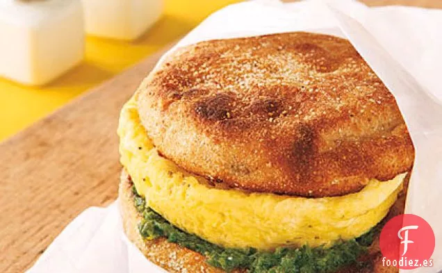 Sándwich de Huevo Al Pesto