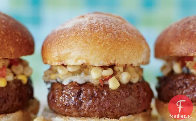 Hamburguesas de Carne de Falda con Salsa de Maíz y Tomate