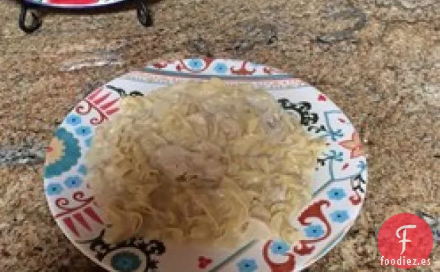 Pollo Cremoso y Fideos