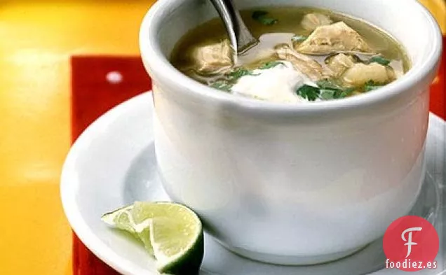 Posole (Sopa de Tomate, Pollo y Maíz)