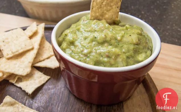 Salsa De Jalapeño De Tomatillo Asado Con Aguacate