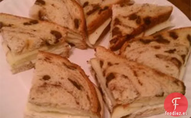 Sándwiches de Manzana con Canela y Té Havarti