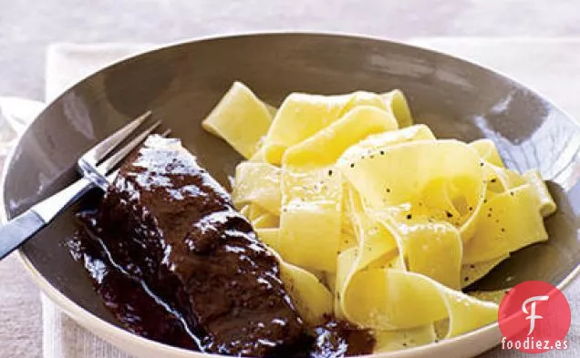 Perciatelli con Salsa de Carne y Fontina