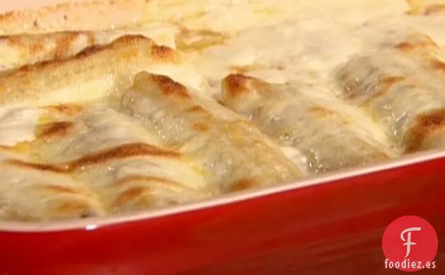 Maniladas con Queso Blanco y Salsas de Tomate Asado