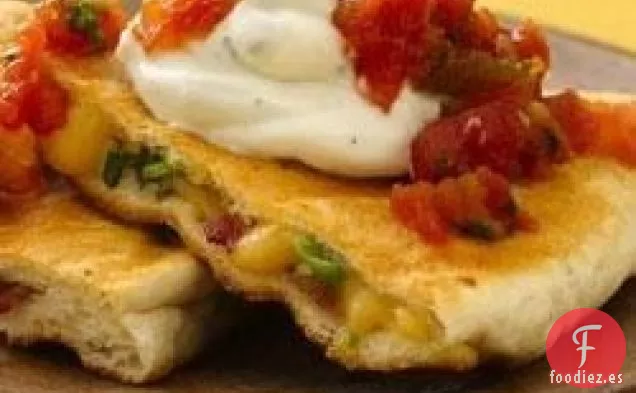 Grands! Quesadillas de Pollo y Tocino ®