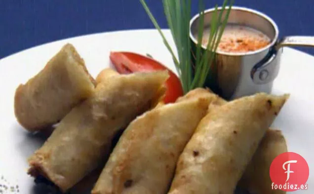 Taquito de Queso Chorizo con Salsa de Menta de Tomate