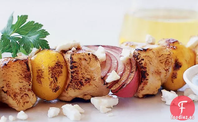 Brochetas de Pollo con Vinagreta de Hierbas Frescas y Queso Feta