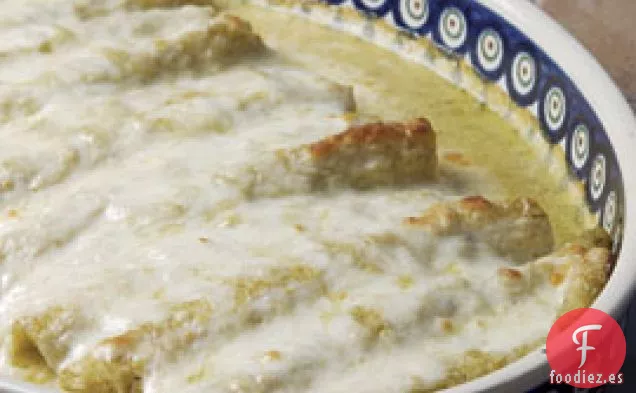 Enchiladas De Pollo Con Salsa Cremosa De Tomatillo