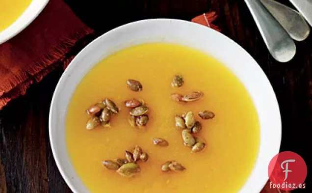 Sopa de Calabaza con Semillas Especiadas