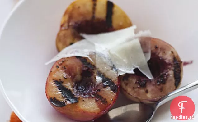 Fruta de Hueso A la Parrilla Con Glaseado Balsámico y Manchego