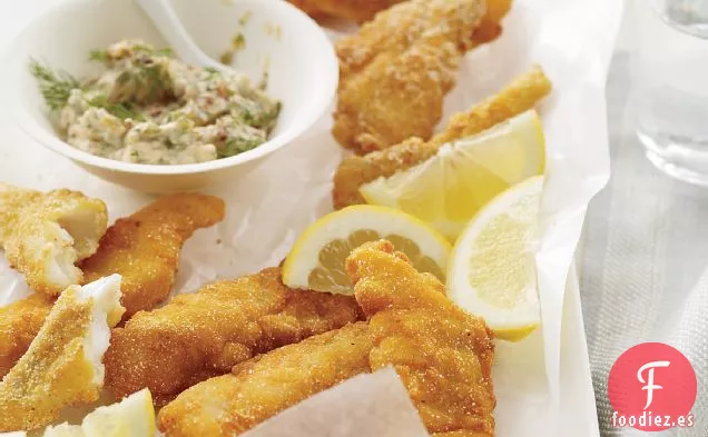 Palitos de Pescado Crujientes con Salsa Tártara