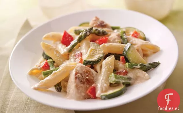 Penne de Pollo Cremoso con Verduras