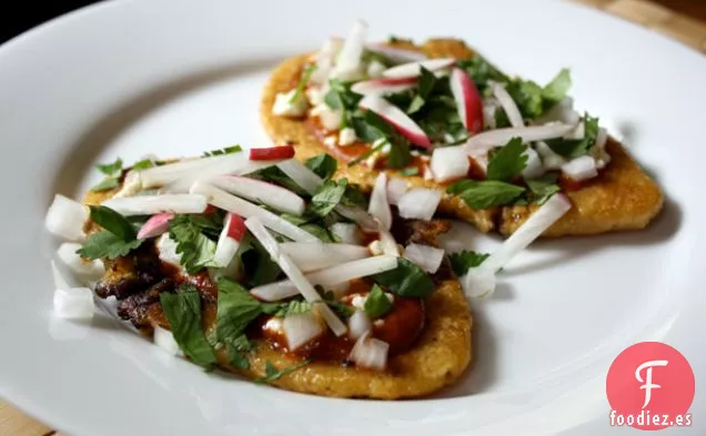 Cena Esta Noche: Huaraches Con Frijoles Negros Y Rábano