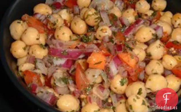 Ensalada de Garbanzos con Cebolla Roja y Tomate