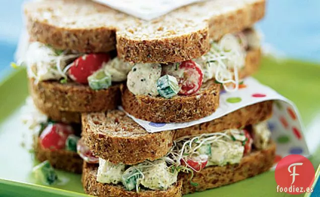 Sándwiches De Ensalada De Pollo Con Pesto