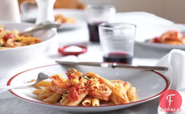 Pasta Pomodoro con Camarones y Ralladura de Limón