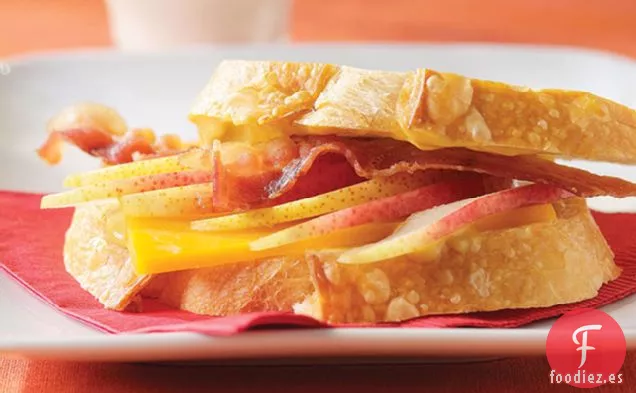 Sándwich de Queso Cheddar, Tocino y Pera