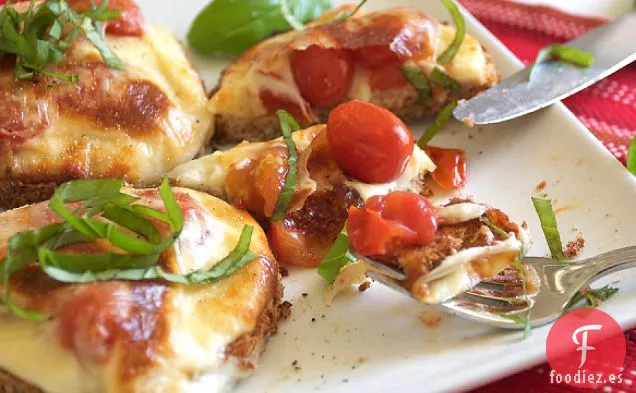 Mozzarella, Albahaca, Tomate, Queso a la parrilla Bruschetta