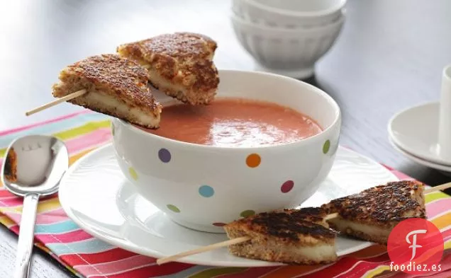 Brochetas de Queso a la Parrilla y Sopa de Tomate Rápida