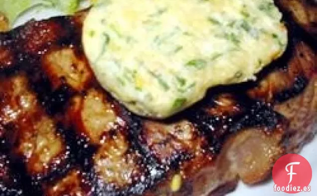 Solomillo con Gorgonzola Picante, Nuez de Pino y Mantequilla de Hierbas