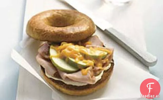 Sándwich de Bagel de Jamón y Manzana