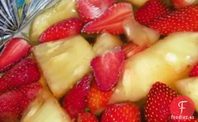 Ensalada de Frutas de Lima en un molde