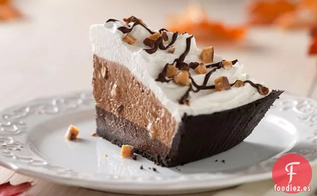 Pastel Crujiente de Caramelo con Fondo de Caramelo