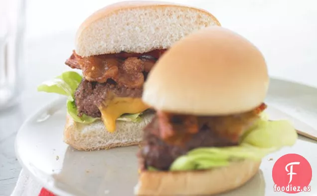 Hamburguesas Rellenas de Queso con Tocino