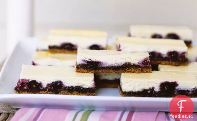 Barras de Tarta de Queso con Arándanos