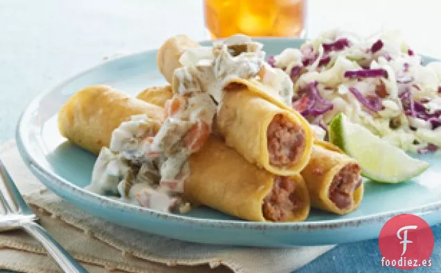 Taquitos con Salsa Cremosa de Jalapeños