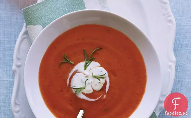 Sopa de Tomate Fría con Crema Fraîche de Estragón