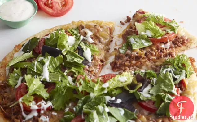Pizza de Tacos con Cubierta de Ensalada
