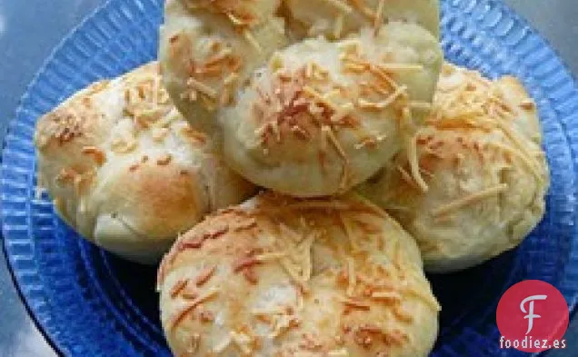 Rollos de Cena con Costra de Parmesano