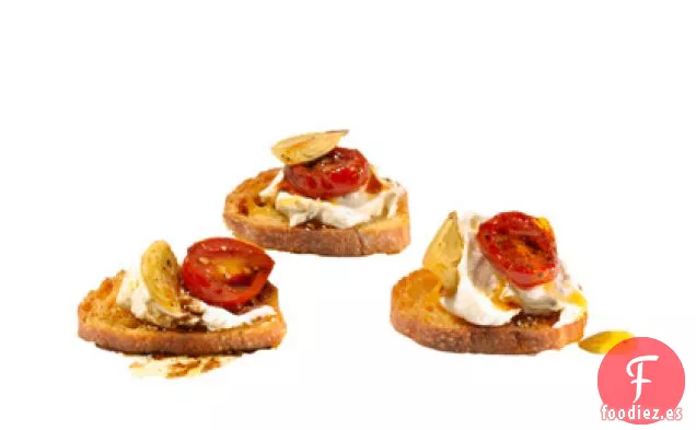 Crostini de Tomate Asado y Queso de Cabra