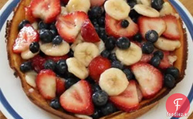 Tortita Hinchada con Compota de Bayas de Plátano