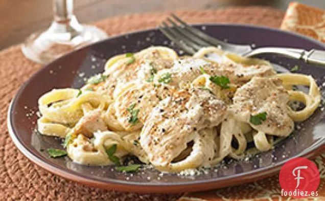 Fettuccine Alfredo con Pollo