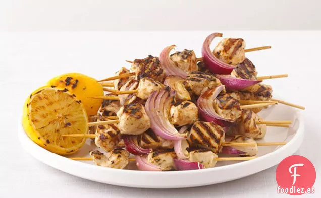 Brochetas de Pollo Griegas a la Parrilla