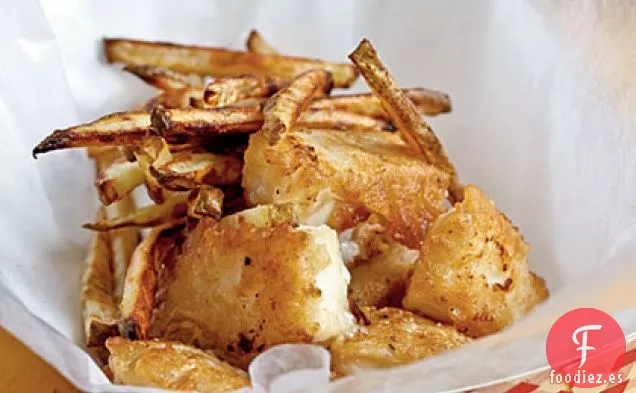 Pescado con Patatas Fritas Rebozado con cerveza