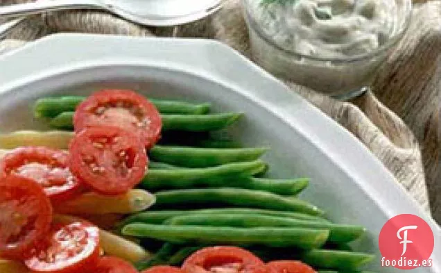 Frijoles Frescos Y Tomates Con Crema De Eneldo