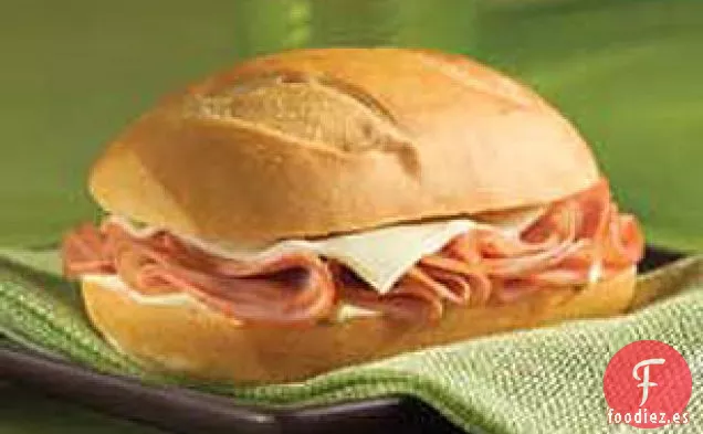 Sándwich de Jamón Caliente y Pan Francés Suizo