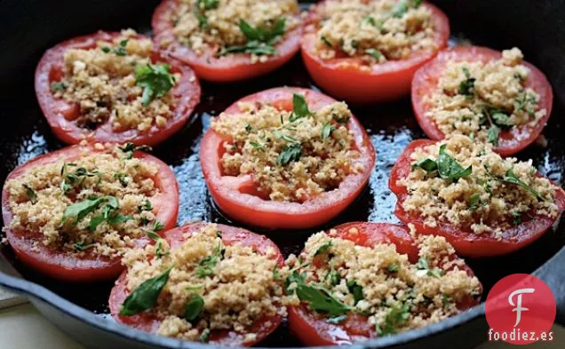 Tomates Al Horno Con Migas De Pan De Trigo Integral Y Tomillo