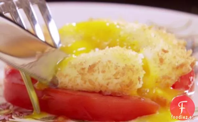 Huevo Escalfado Frito Sobre Tomate De Herencia