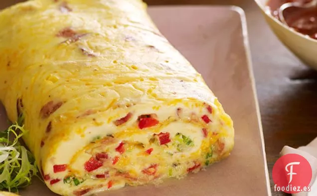 Rollo de Tortilla de Tocino con Salsa