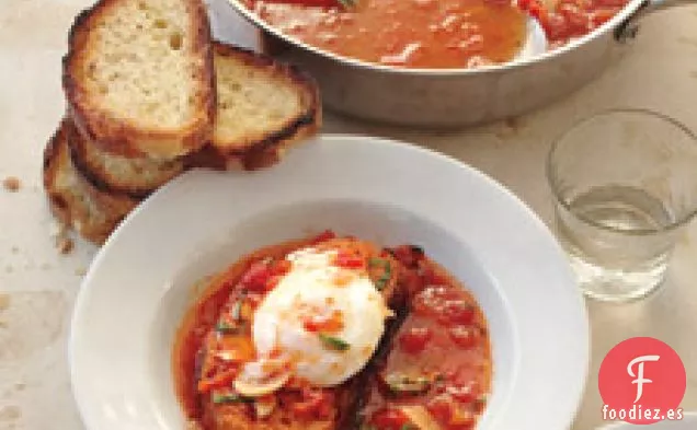 Sopa De Tomate Con Huevos Escalfados