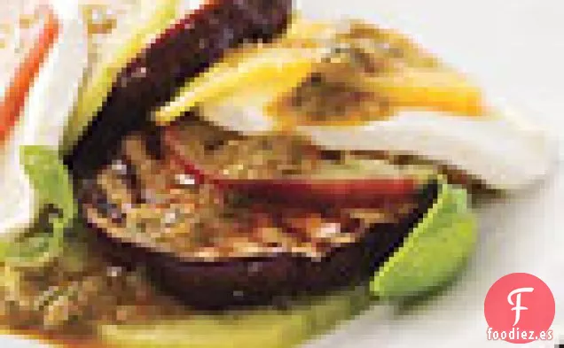 Caprese de Berenjena con Vinagreta de Tomate y Albahaca a la Parrilla